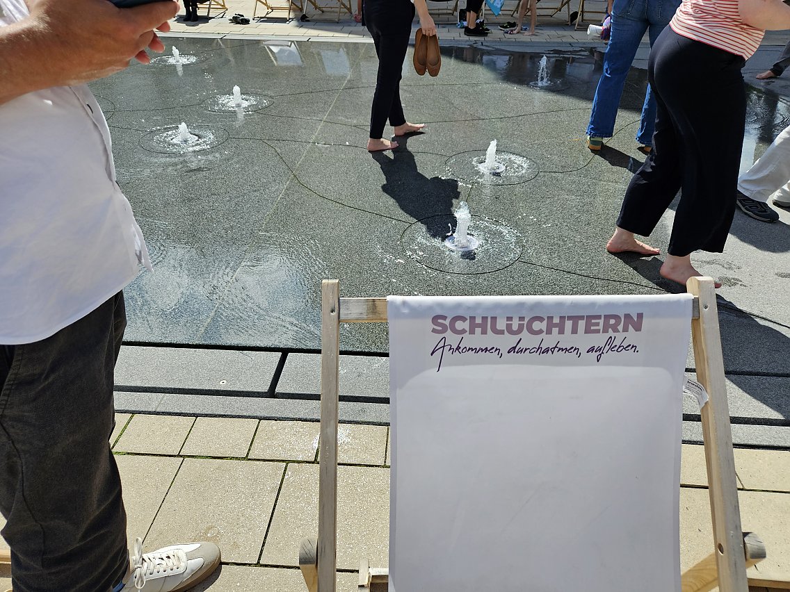 Wasserspiel auf dem neu gestalteten Stadtplatz in Schlüchtern