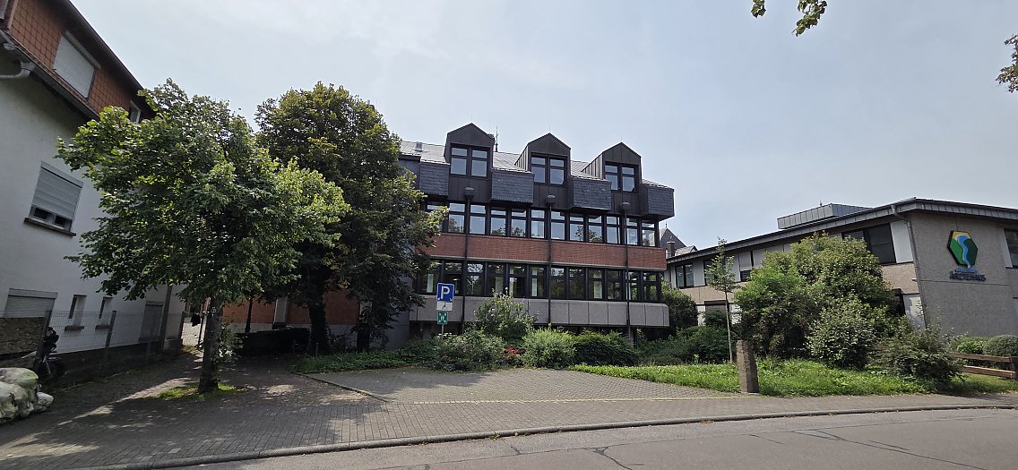 Rückseite des Rathauses in Mörlenbach