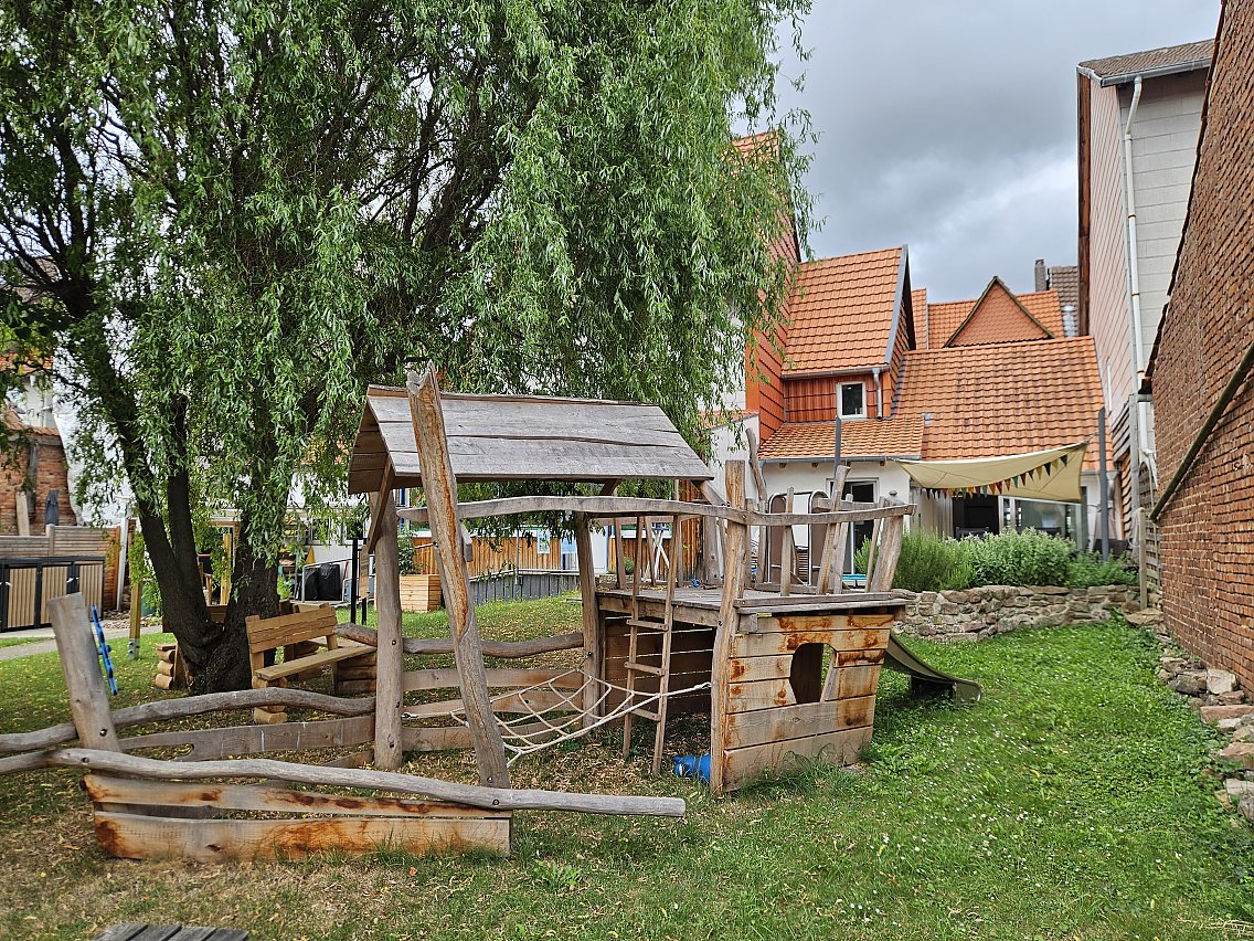 Erlebnisgarten des Familienzentrums - Spielgeräte