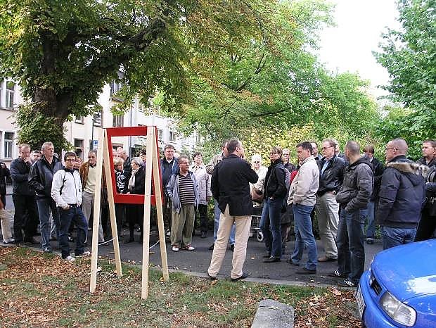 Foto: Bürger und Moderator im Rahmen der Bürgerbetieligung zur Neugestaltung des Quartiersplatzes Fulda