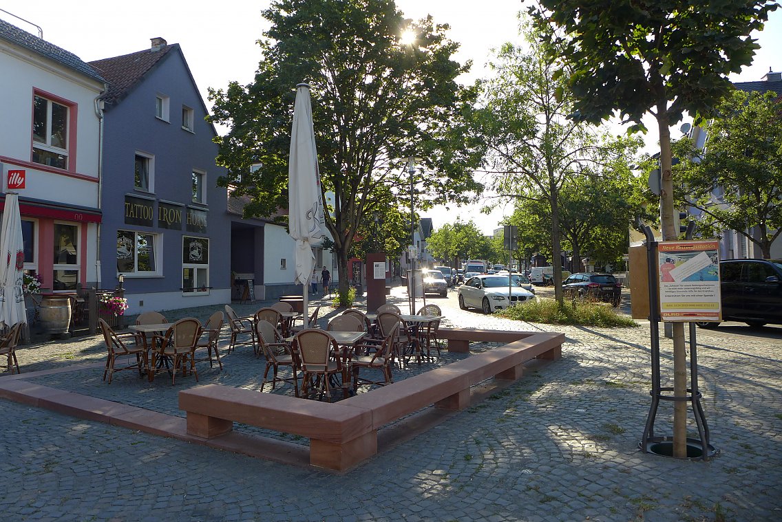 Käthe-Jonas-Platz in Maintal, Blick von Osten