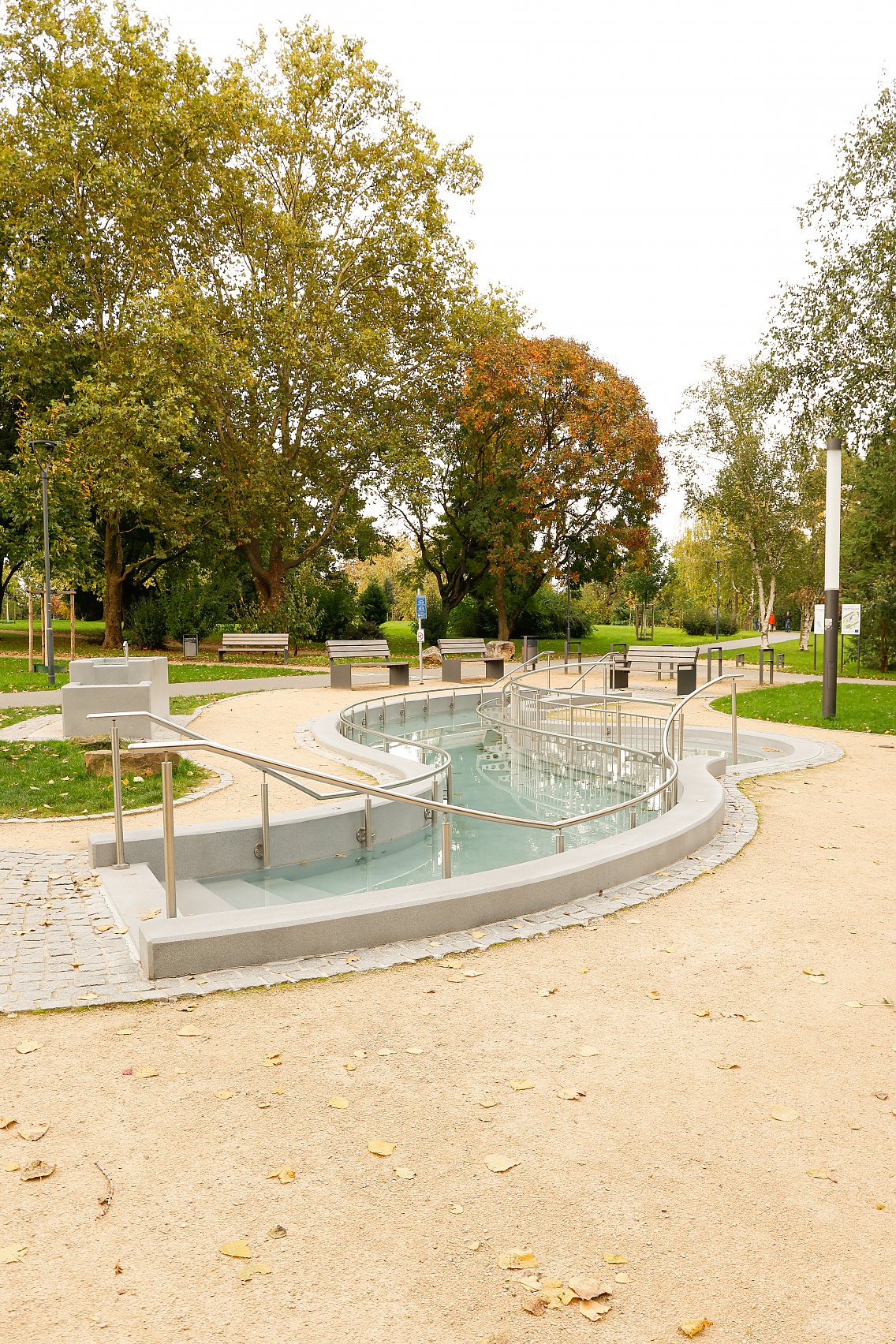 Kneipp-Tretbecken im Burgpark in Bad Vilbel